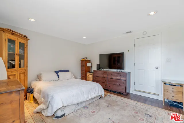 $800,000 | 17503 Runnymede Street, Lake Balboa, CA 91406