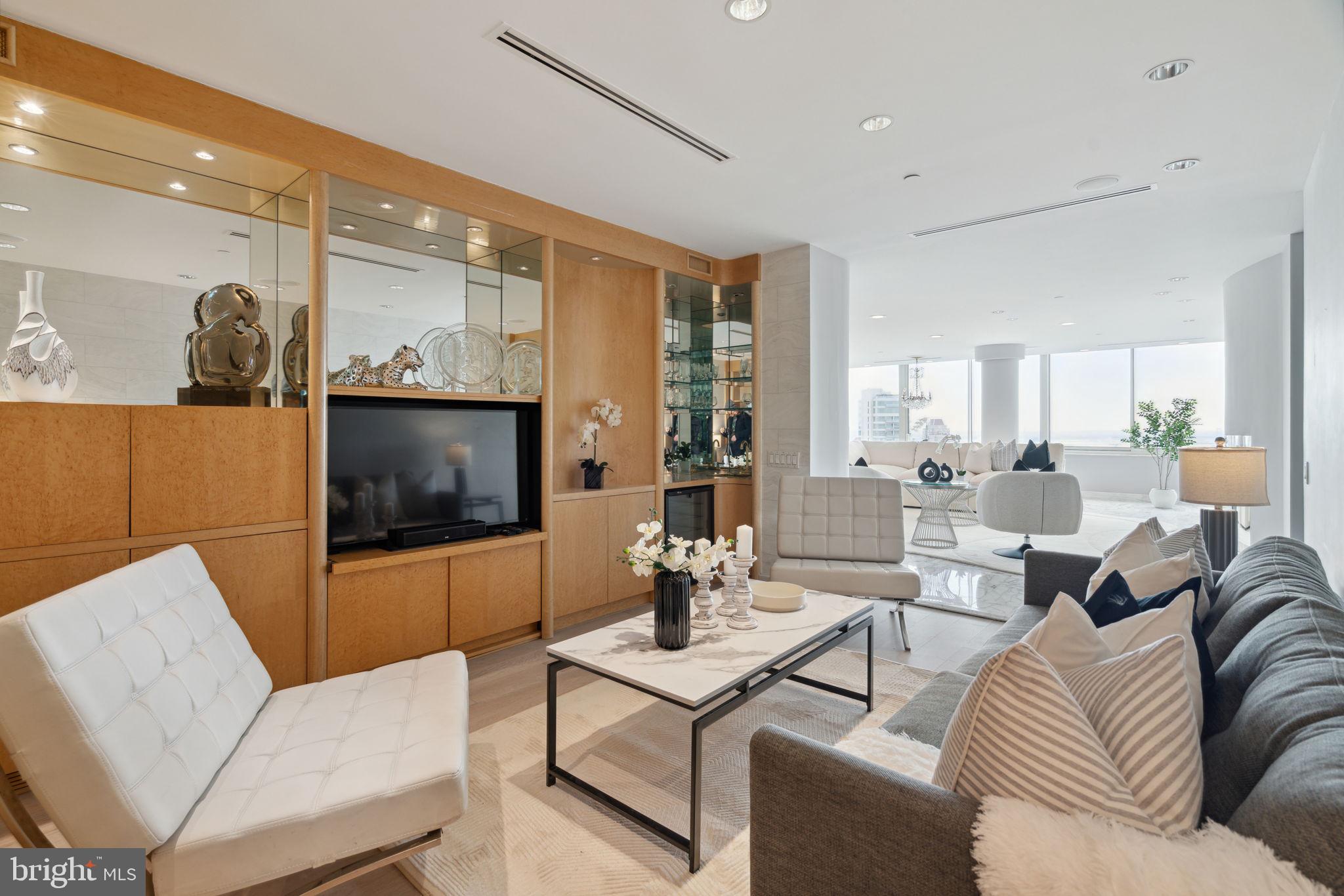 202 West Rittenhouse Square, Unit 3206 Philadelphia, PA 19103 - Photo 23 of 50