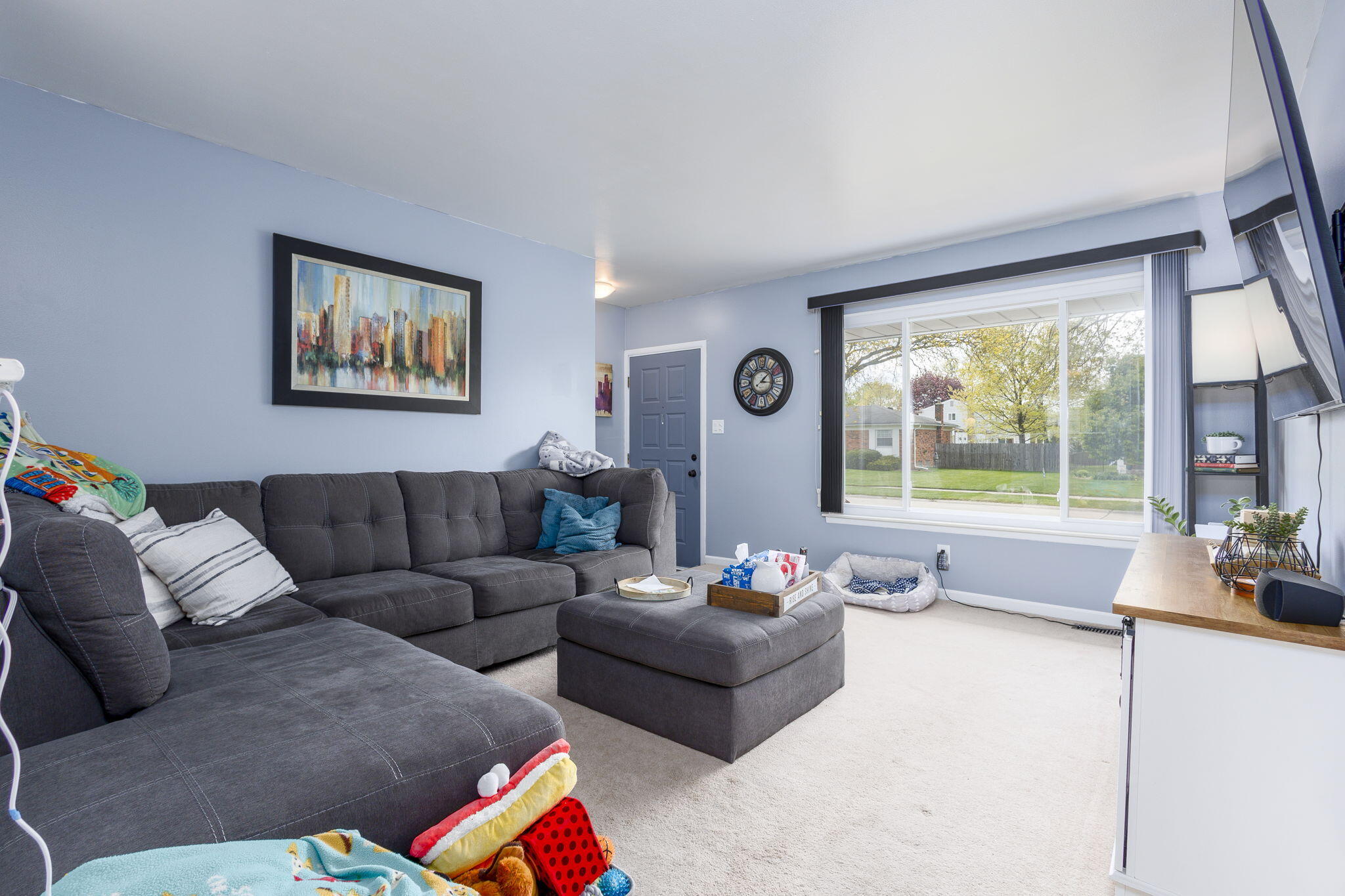 2458 Milverton Road Troy, MI 48083 - Photo 6 of 30 living room