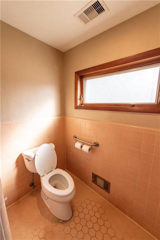 500 Piedmont Road Marietta, GA 30066 - Photo 18 of 40 a white toilet sitting next to a bathroom sink