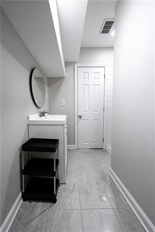 500 Piedmont Road Marietta, GA 30066 - Photo 26 of 40 a bathroom with a sink and a mirror