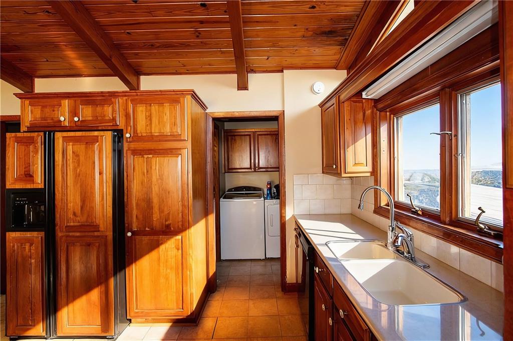 500 Piedmont Road Marietta, GA 30066 - Photo 10 of 40 a kitchen with refrigerator and window