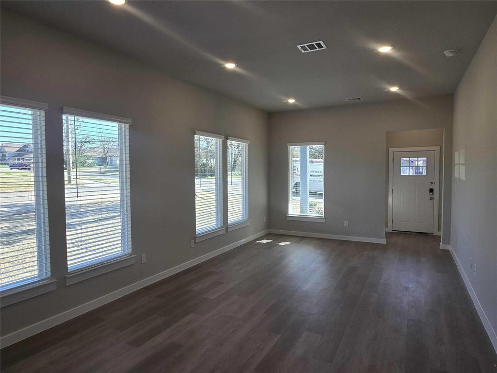 331 East Hull Street Denison, TX 75021 - Photo 8 of 17