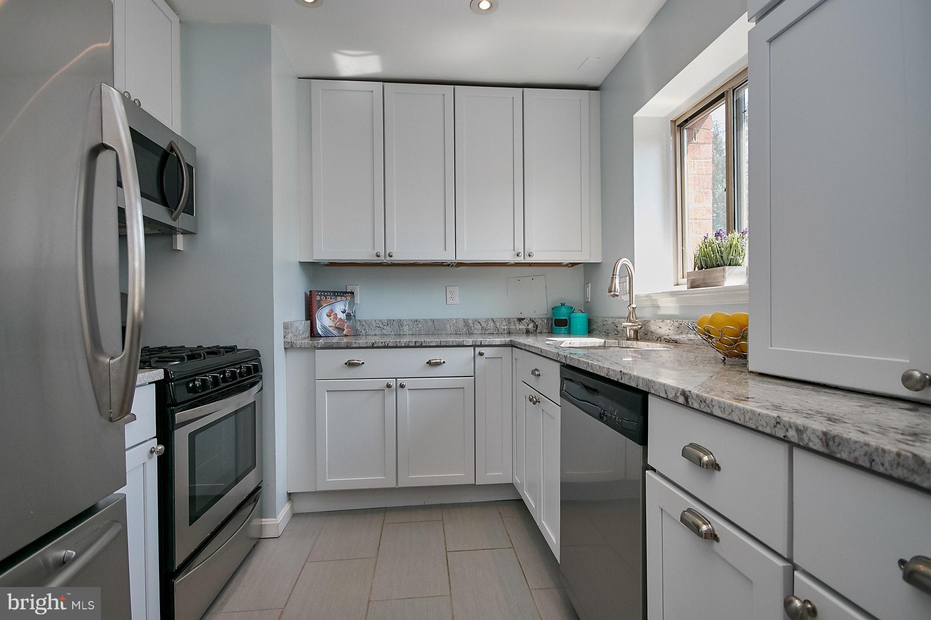 3900 Tunlaw Road Northwest, Unit 319 Washington, DC 20007 - Photo 8 of 27 Kitchen