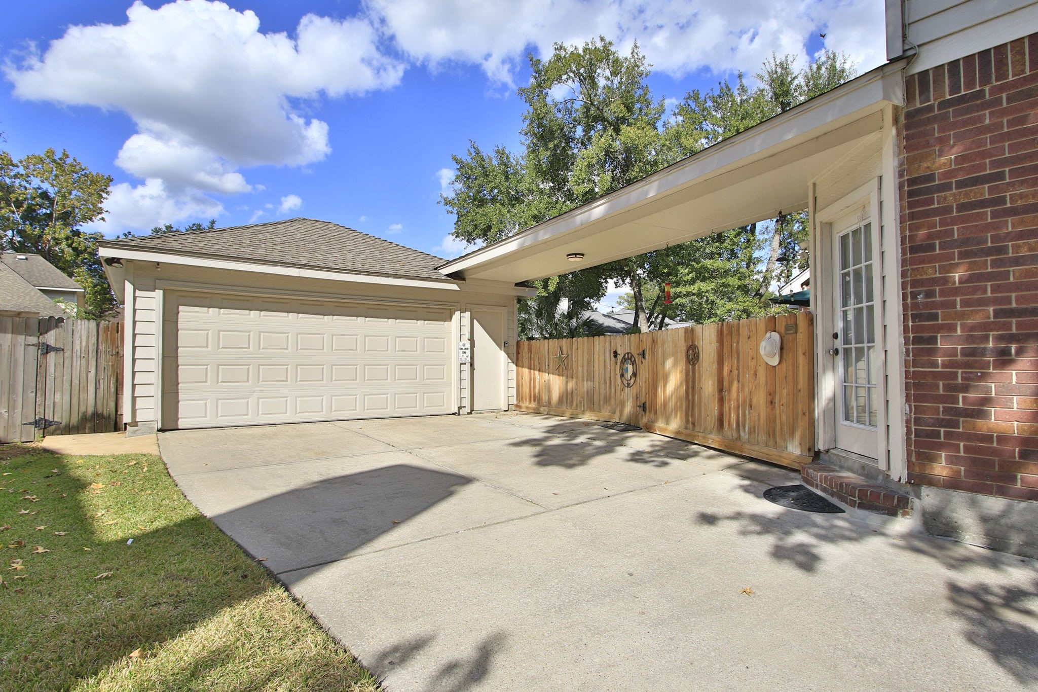 3618 Walnut Forest Lane Spring, TX 77388 - Photo 43 of 43 a front view of a house with a yard and garage