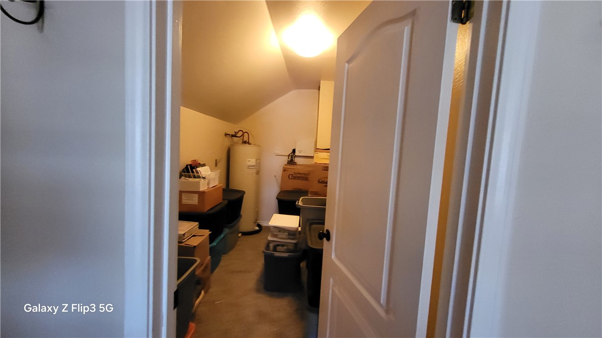 5018 Queen's Court Corpus Christi, TX 78413 - Photo 20 of 26 a view of a walk in closet and bathroom