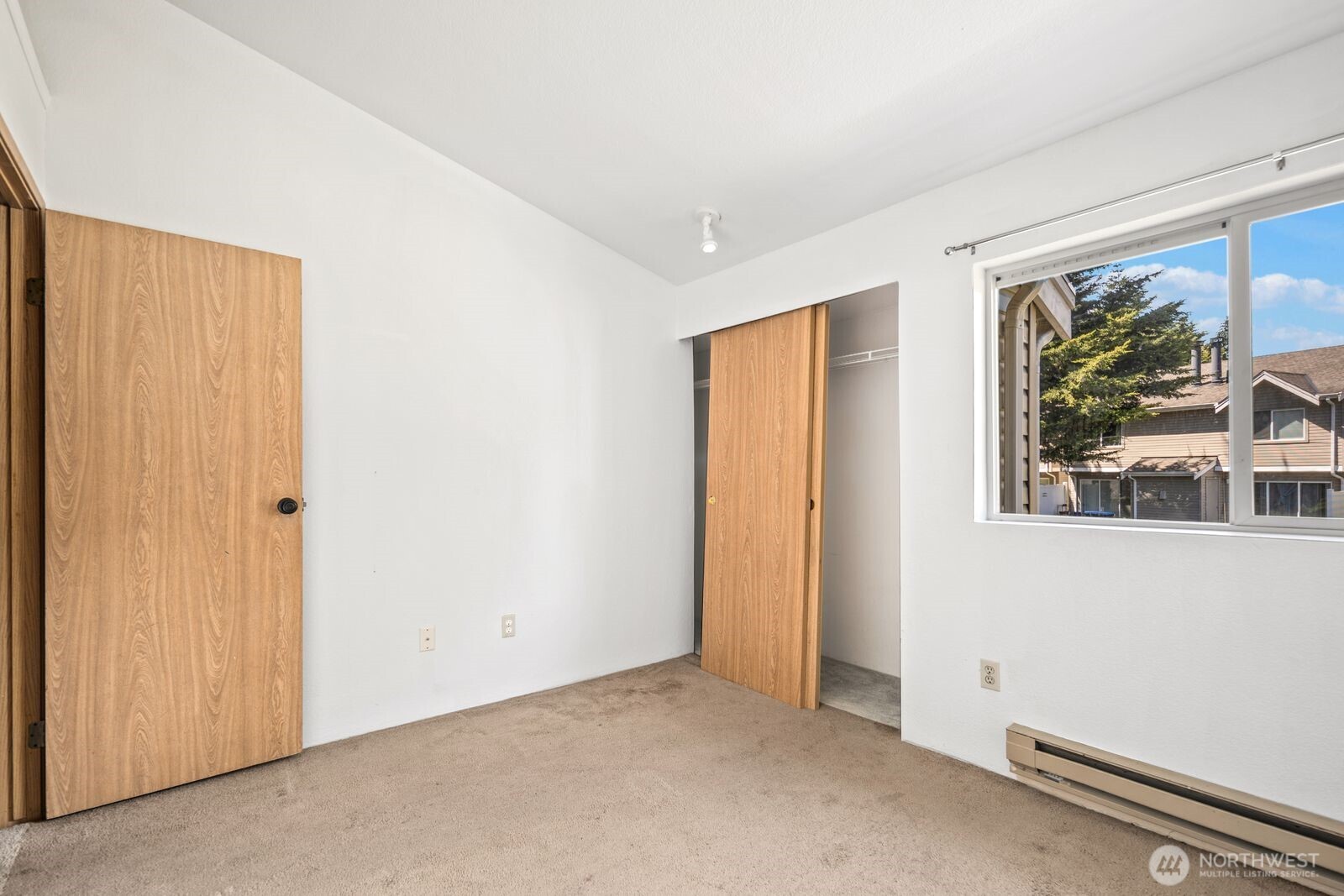 2100 South 336th Street, Unit G3 Federal Way, WA 98003 - Photo 14 of 27 an empty room with windows