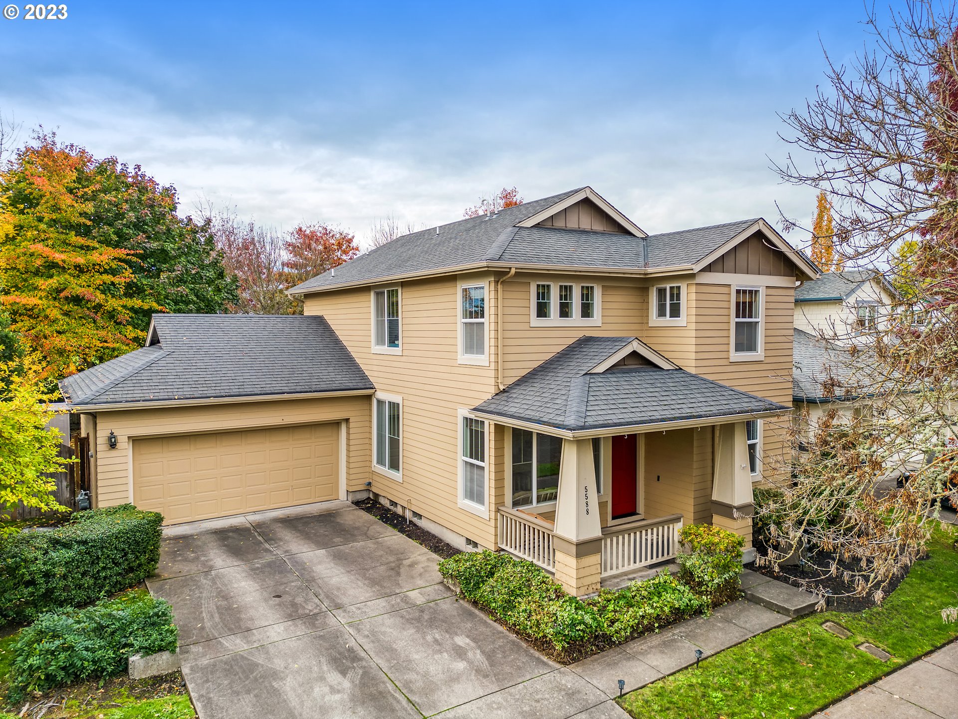5588 Wales Drive Eugene, OR 97402 - Photo 2 of 41 a front view of a house with garden