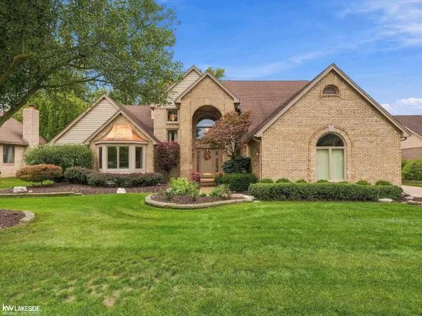 $590,000 | 8825 Grace Street, Utica, MI 48317
