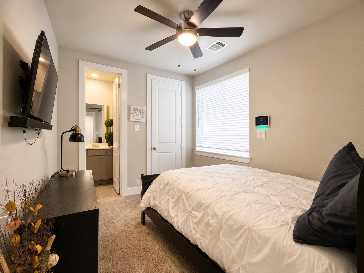 731 Janisch Road Houston, TX 77018 - Photo 6 of 19 Bedroom #1 w/ access to Jack & Jill bathroom