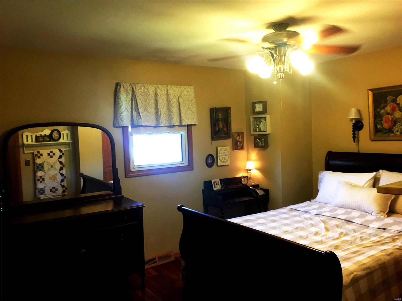 5206 Roach Road Alton, IL 62002 - Photo 8 of 12