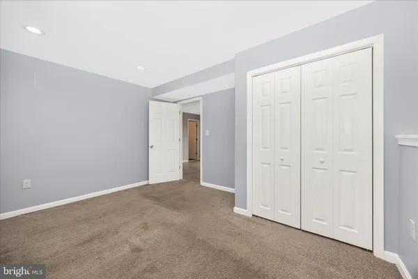 a view of a big room with closet and windows
