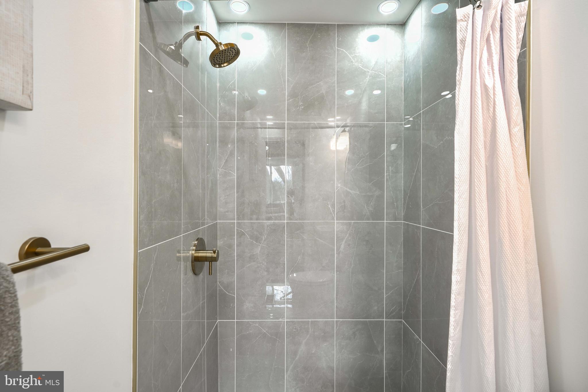 2923 Keswick Road Baltimore, MD 21211 - Photo 20 of 38 Primary Bathroom