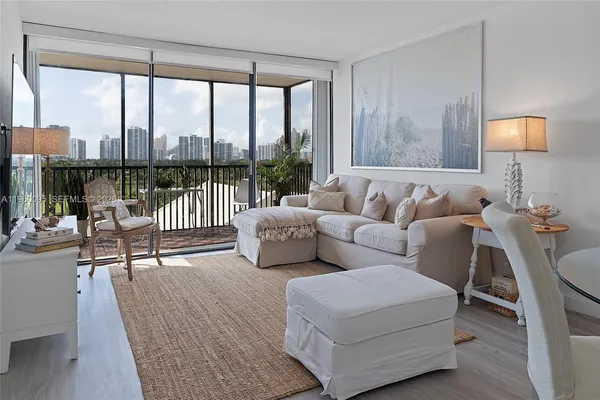 $3,300 | 20301 West Country Club Drive, Unit 728, Aventura, FL 33180