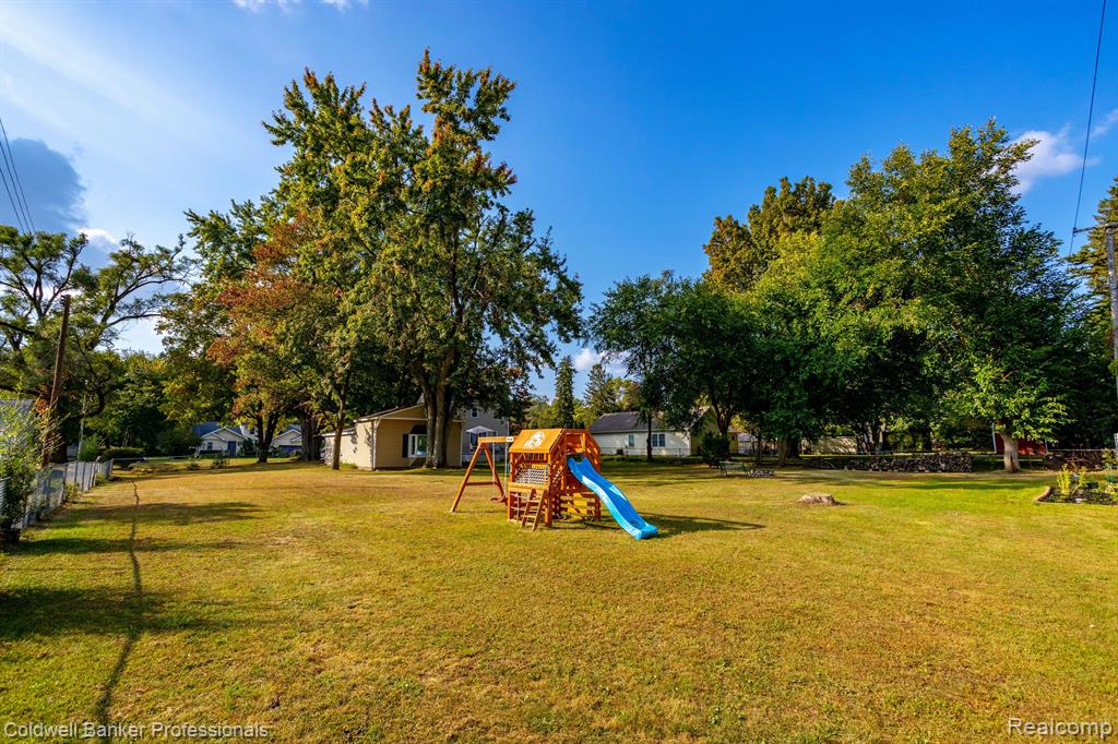 11926 Stark Road Livonia, MI 48150 - Photo 32 of 37
