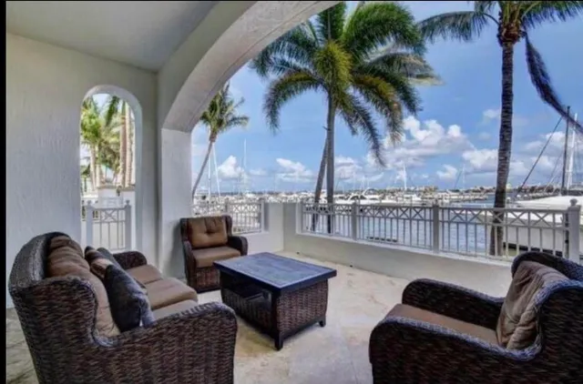 $3,000 | 802 West Windward Way, Unit 216, Lantana, FL 33462