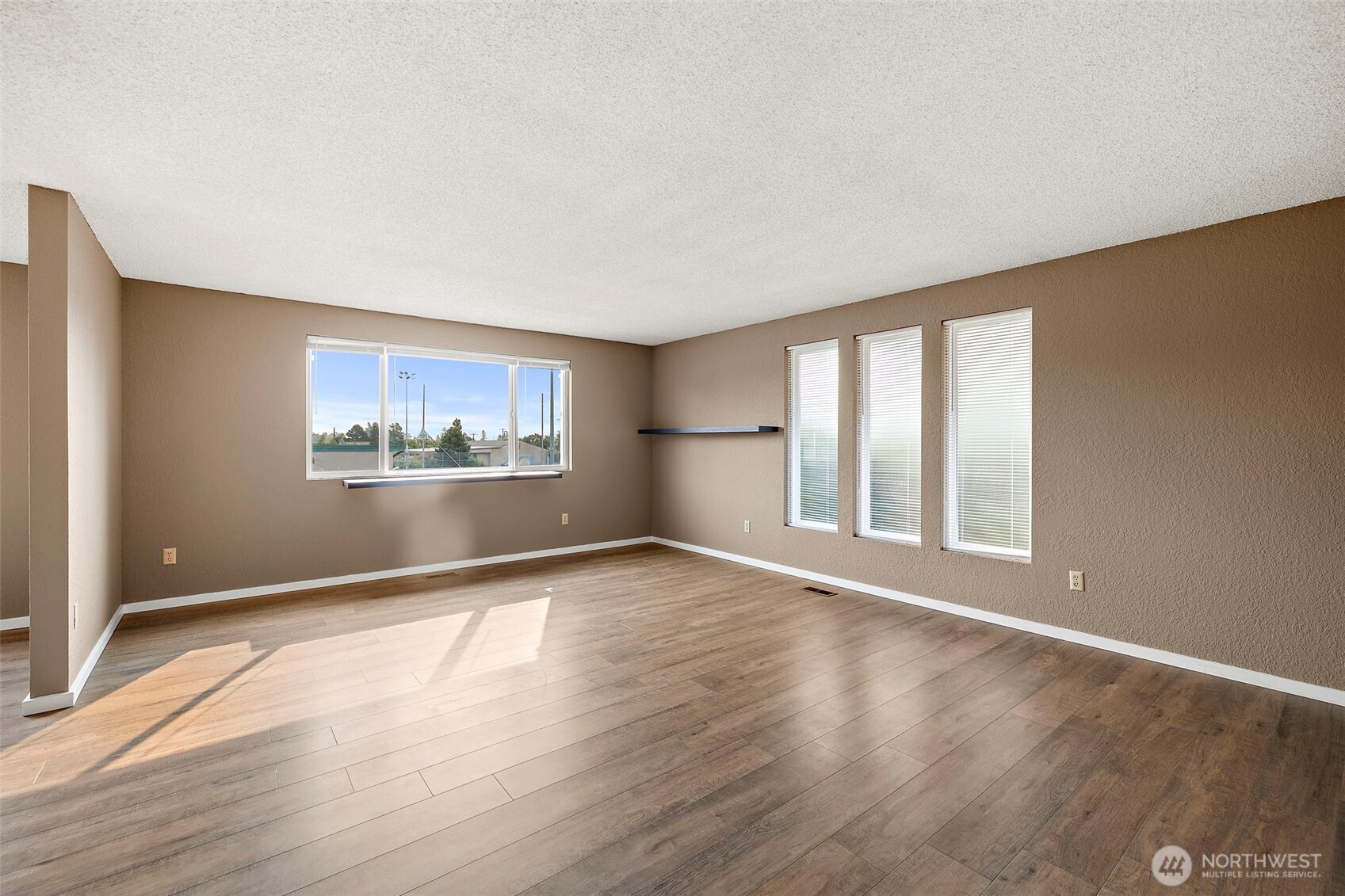 2516 Rockefeller Avenue, Unit A B Everett, WA 98201 - Photo 12 of 37