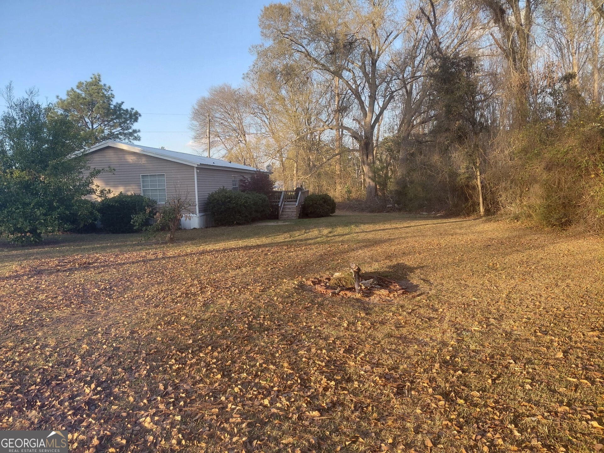 437 Burkhalter Circle Claxton, GA 30417 - Photo 5 of 8 a backyard of a house with lots of green space