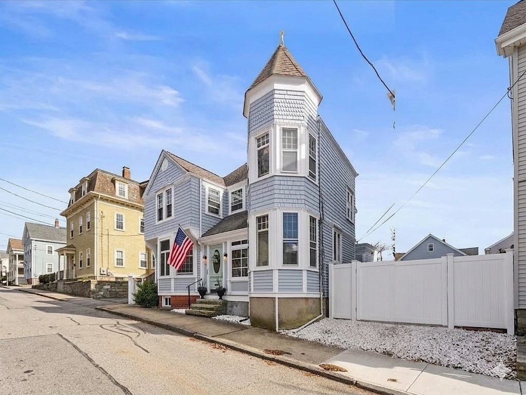 43 Howard Street Newport, RI 02840 - Photo 5 of 30 Front of home