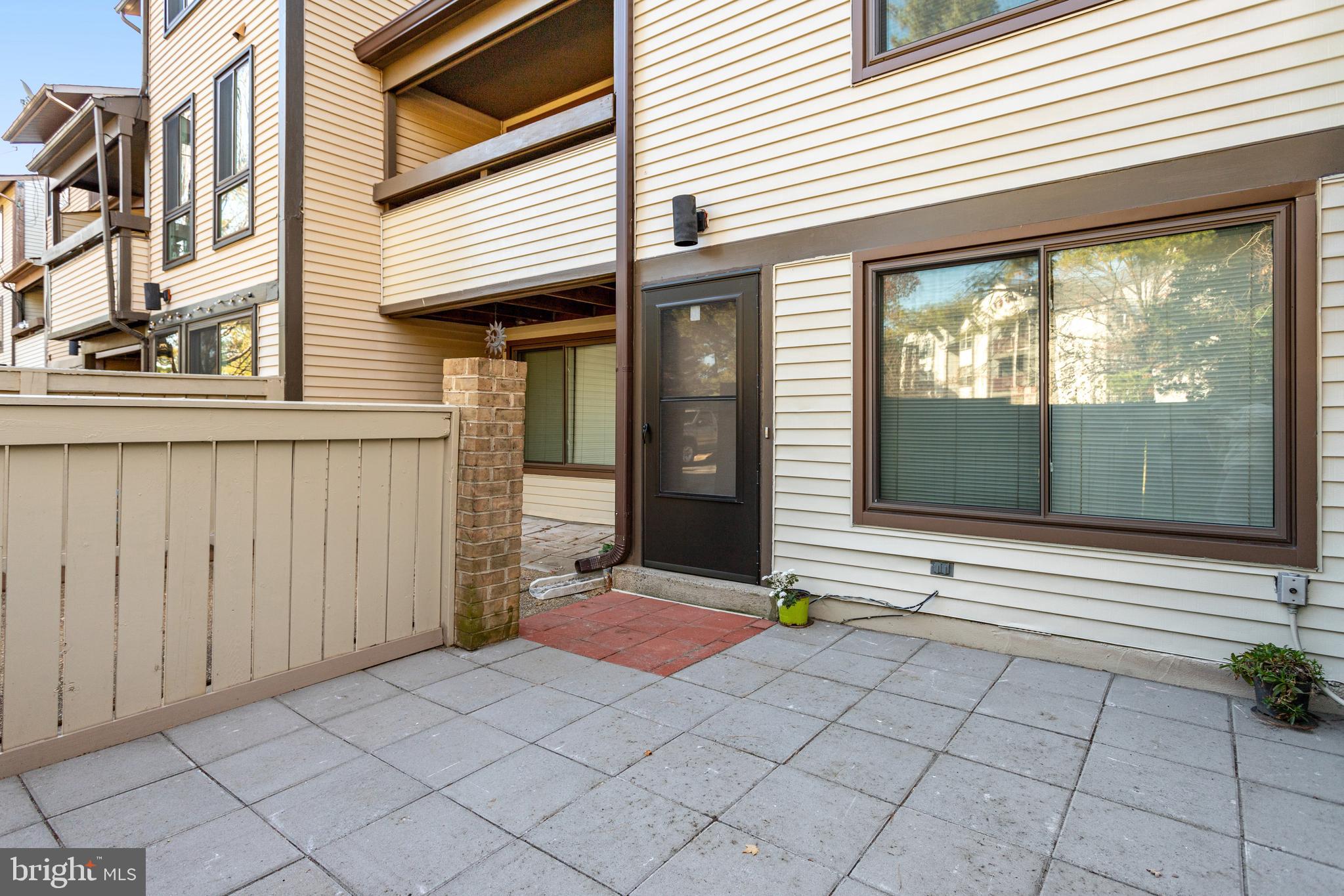 9410 Walburg Way Gaithersburg, MD 20886 - Photo 4 of 28