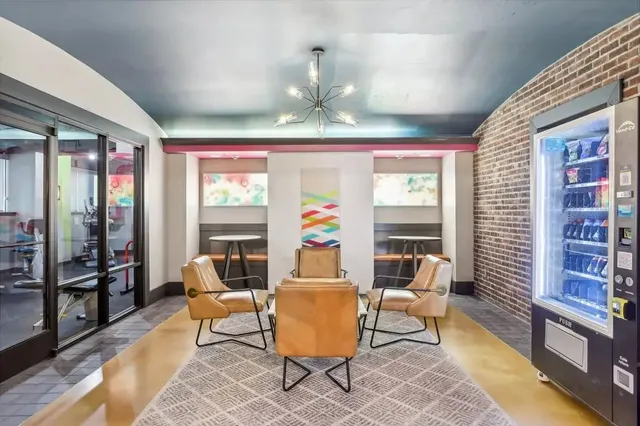 $1,461 | 201 Yesler Way, Seattle, WA 98104