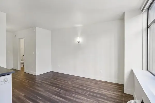 $1,461 | 201 Yesler Way, Seattle, WA 98104