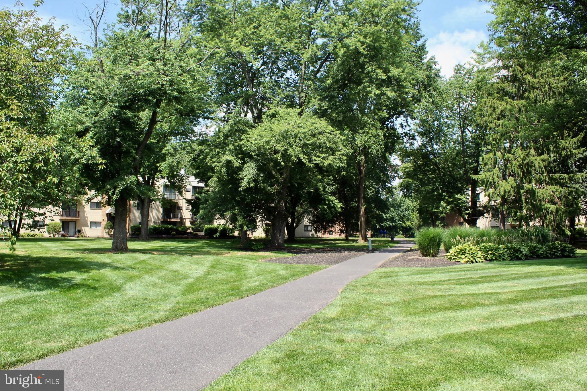 1575 West Street Road, Unit 323 Warminster, PA 18974 - Photo 14 of 16 Landscaped grounds