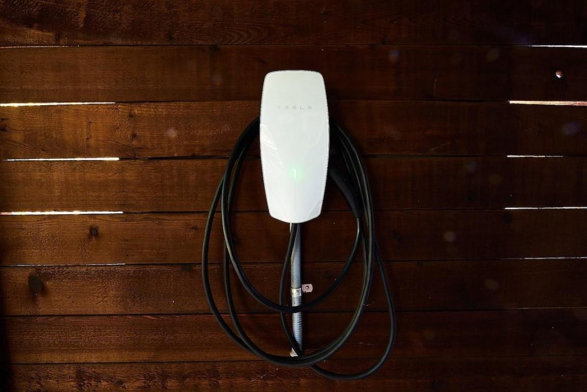 4704 Bandera Road Austin, TX 78721 - Photo 18 of 18 a bathroom with a mirror