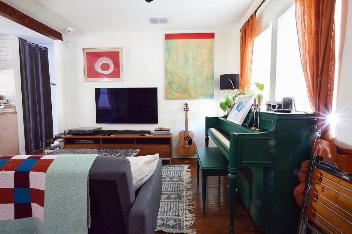 4704 Bandera Road Austin, TX 78721 - Photo 4 of 18 a living room with furniture and a flat screen tv