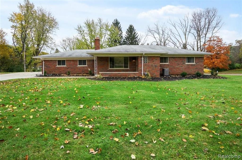1231 Stellma Lane Rochester Hills, MI 48309 - Photo 1 of 36