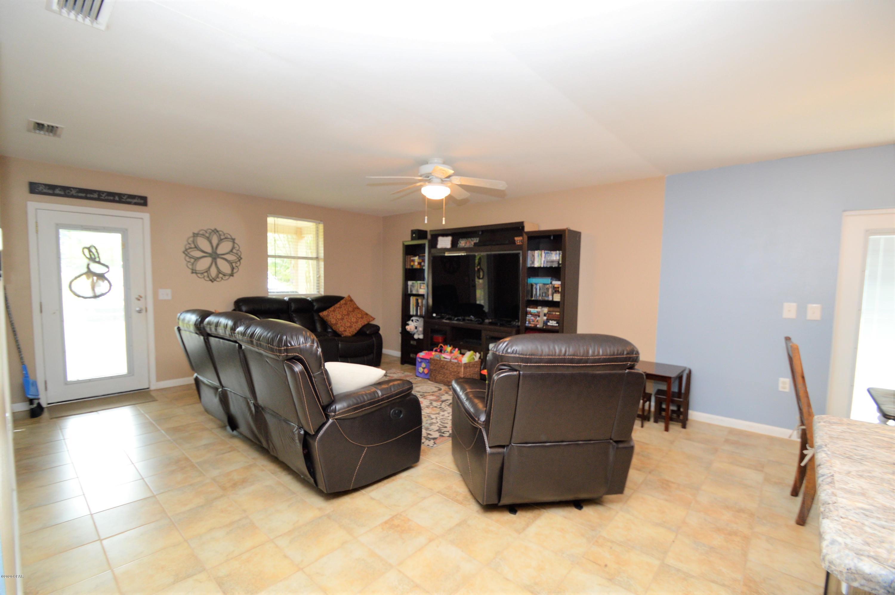 2582 Clayton Road Chipley, FL 32428 - Photo 5 of 15 Gallery Image 5