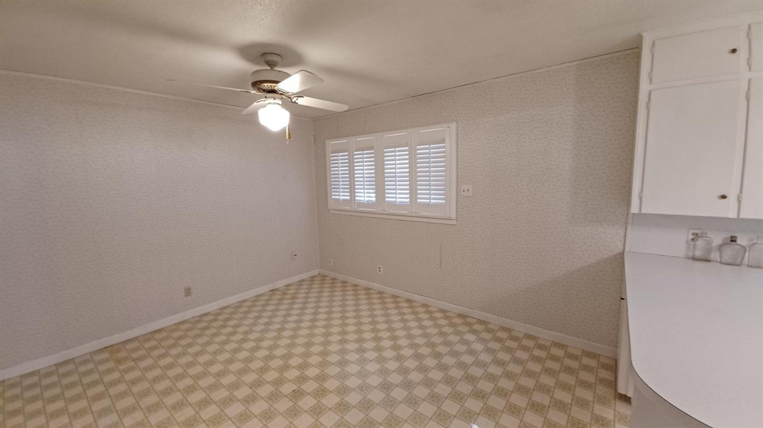 206 South W 7th Street Lockney, TX 79241 - Photo 14 of 47 a view of workspace with window