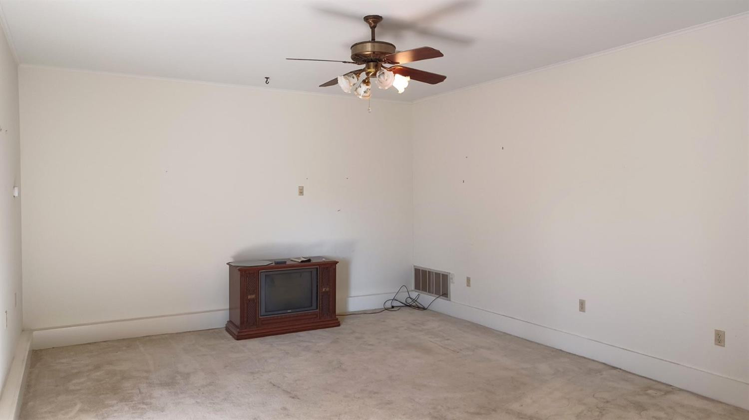 206 South W 7th Street Lockney, TX 79241 - Photo 17 of 47 a view of an empty room