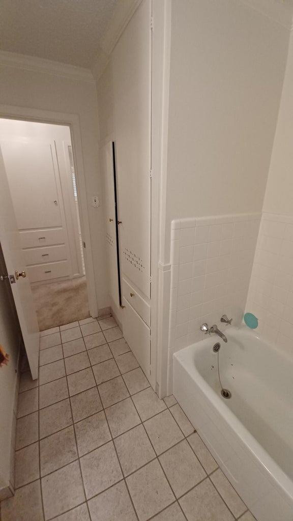 206 South W 7th Street Lockney, TX 79241 - Photo 30 of 47 a bathroom with a bathtub and shower
