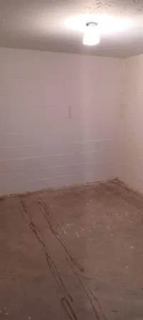 a view of a house with backyard and garden