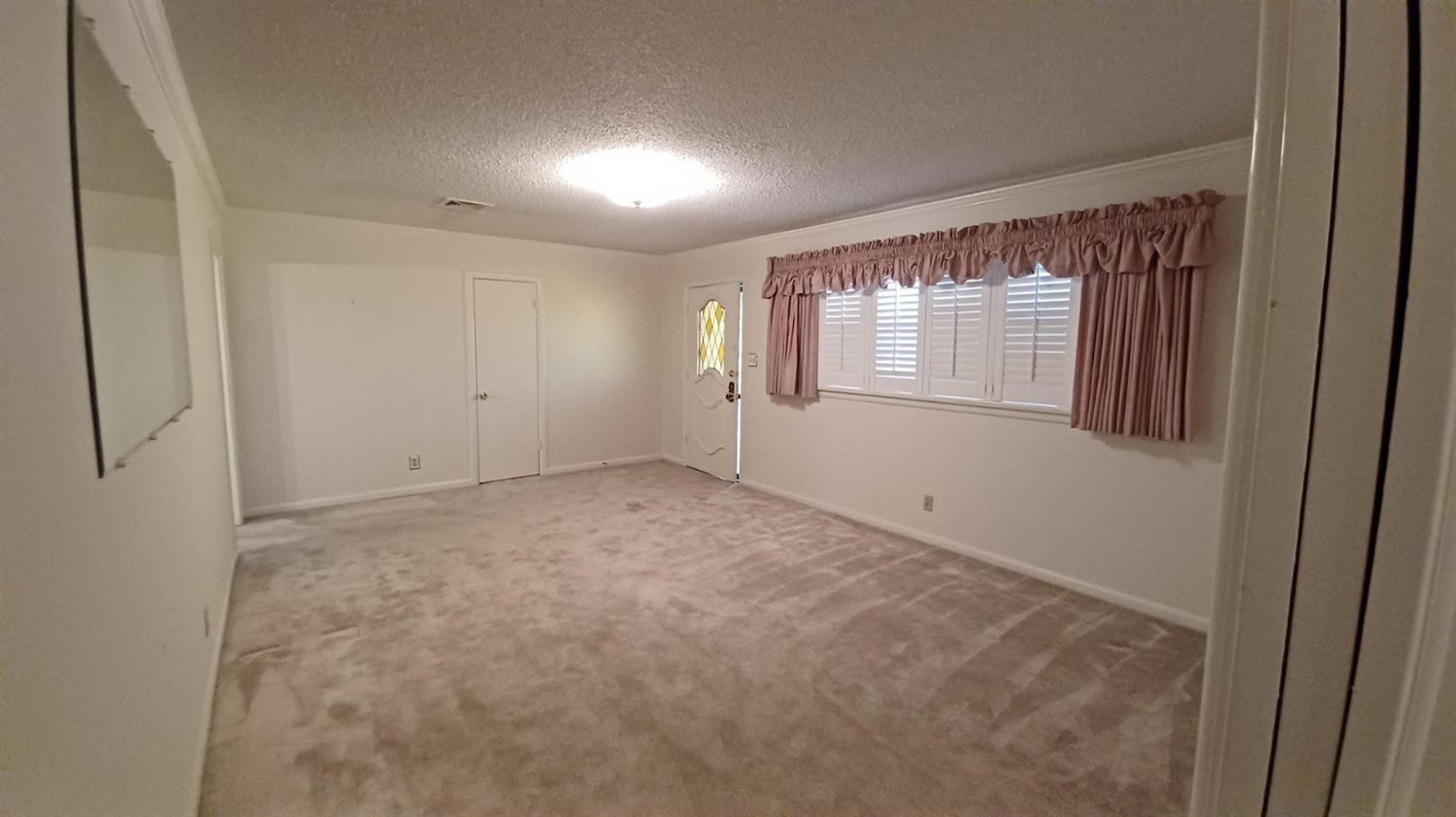 206 South W 7th Street Lockney, TX 79241 - Photo 4 of 47 a view of empty room with windows