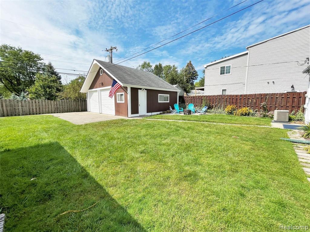 2111 Ridgemont Road Grosse Pointe Woods, MI 48236 - Photo 22 of 28