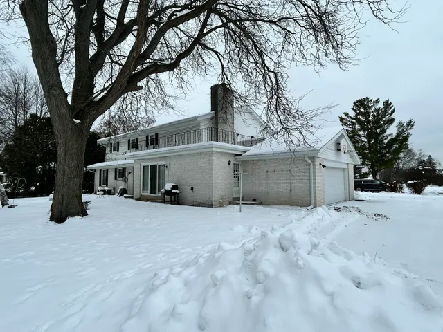 $750,000 | 1100 West Duchess Court, Bayside, WI 53217