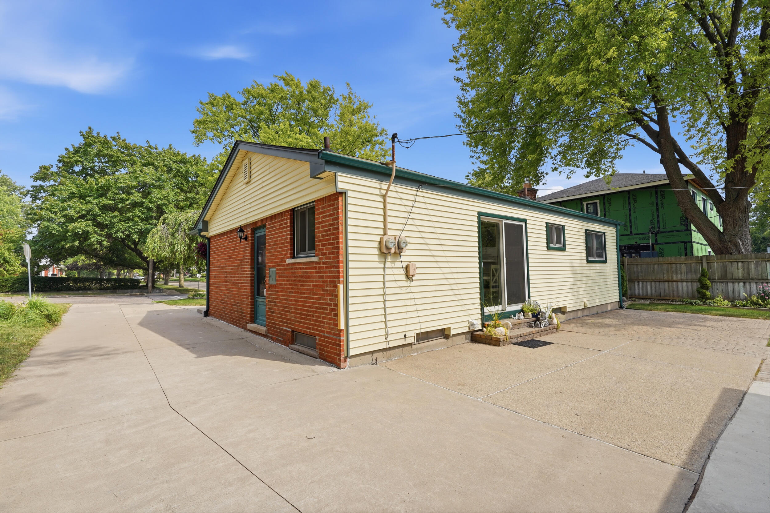 615 Elizabeth Street Rochester, MI 48307 - Photo 44 of 60 43_615 elizabeth st-43