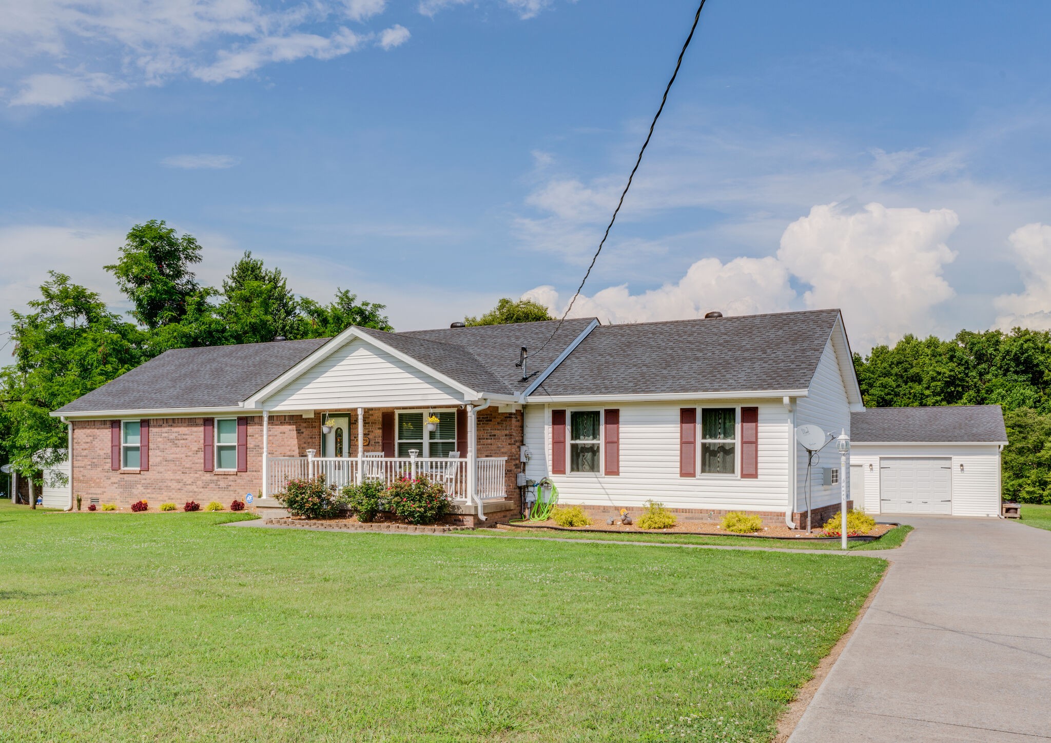 a view of a yard in front of house