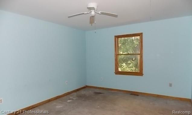 1990 Cameron Road Allenton, MI 48002 - Photo 10 of 18 First floor bedroom has private bath