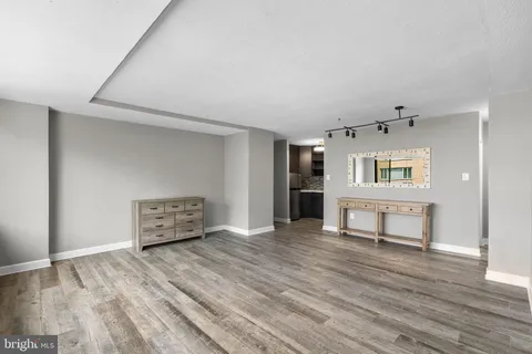 $214,900 | 1021 Arlington Boulevard, Unit 806, Arlington, VA 22209