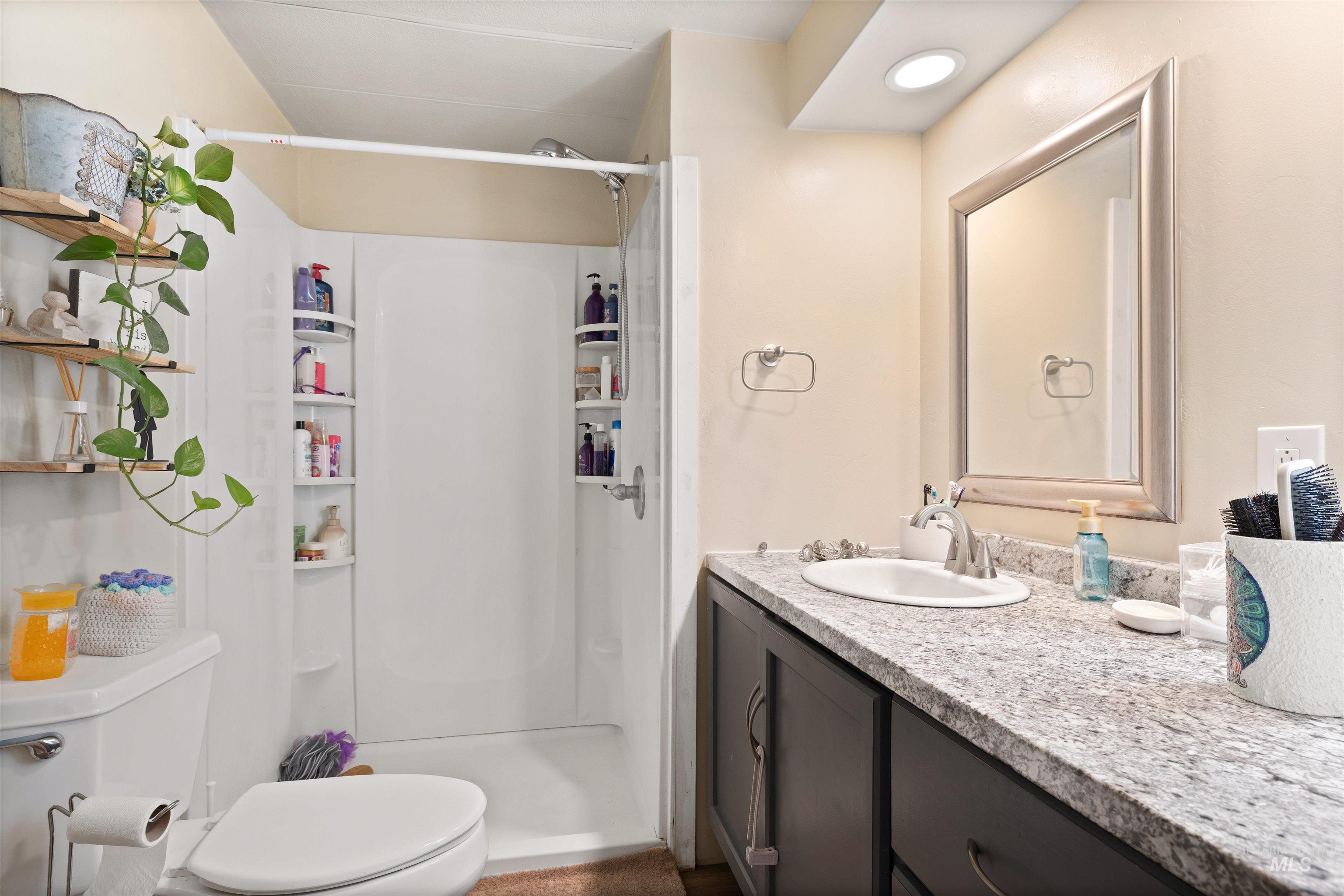 198 South Hills Road, Unit 65 Twin Falls, ID 83301 - Photo 8 of 16 Bathroom