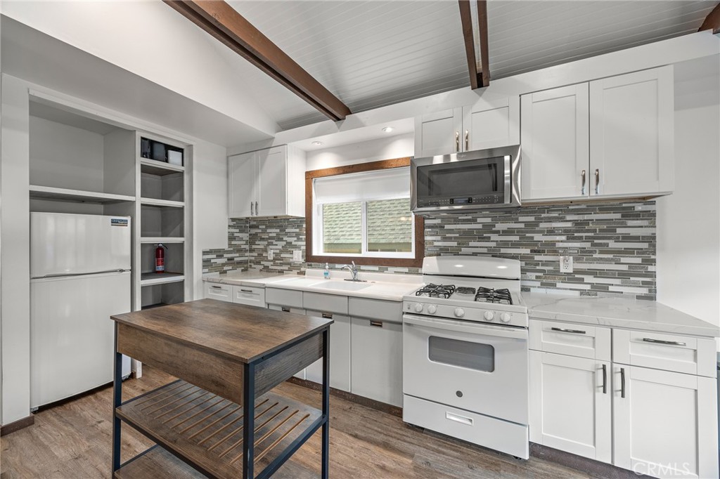 23376 Crestline Road Crestline, CA 92325 - Photo 9 of 37 Gallery Image 9