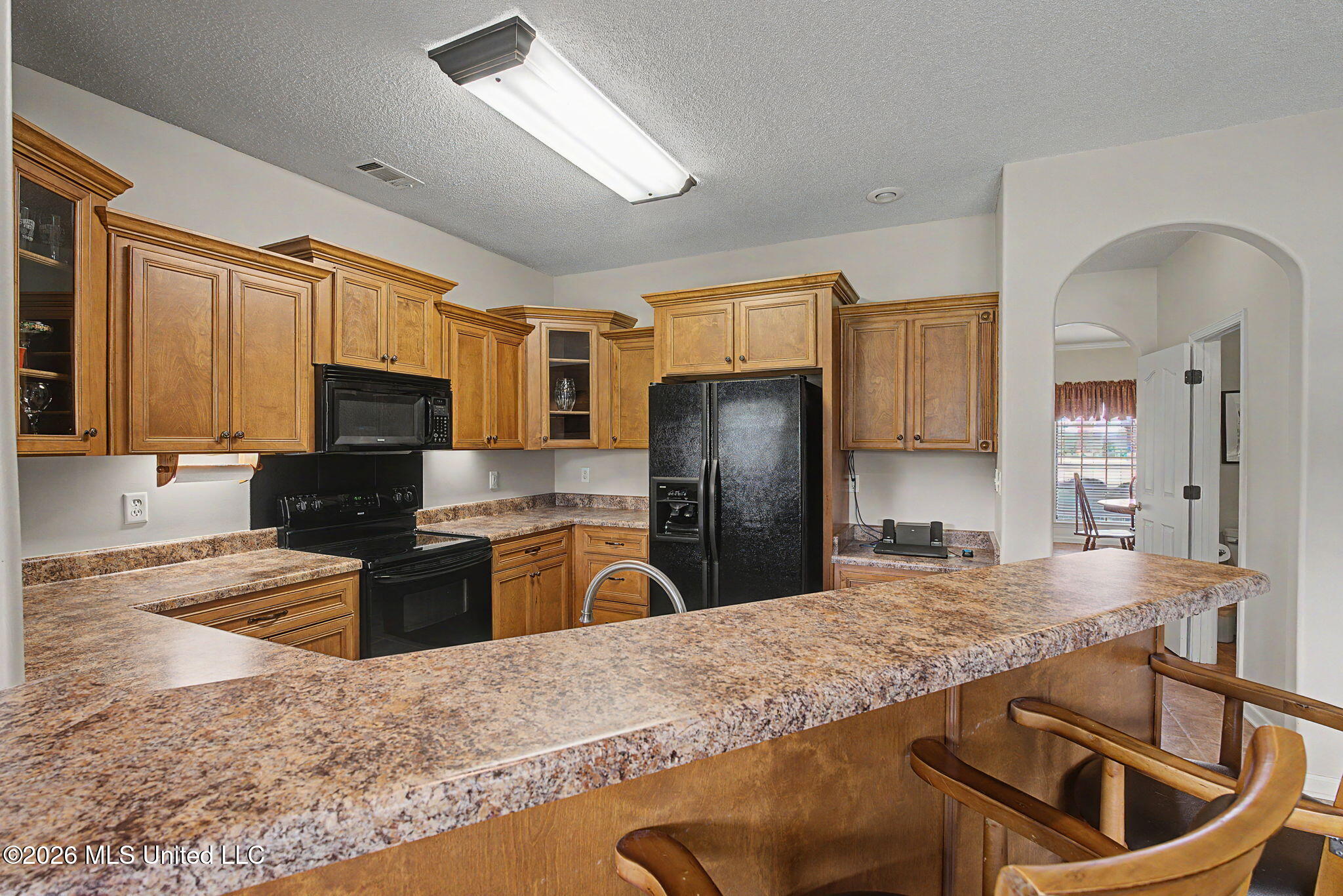 932 Gates Street Hernando, MS 38632 - Photo 17 of 54 Kitchen custom cabinets!