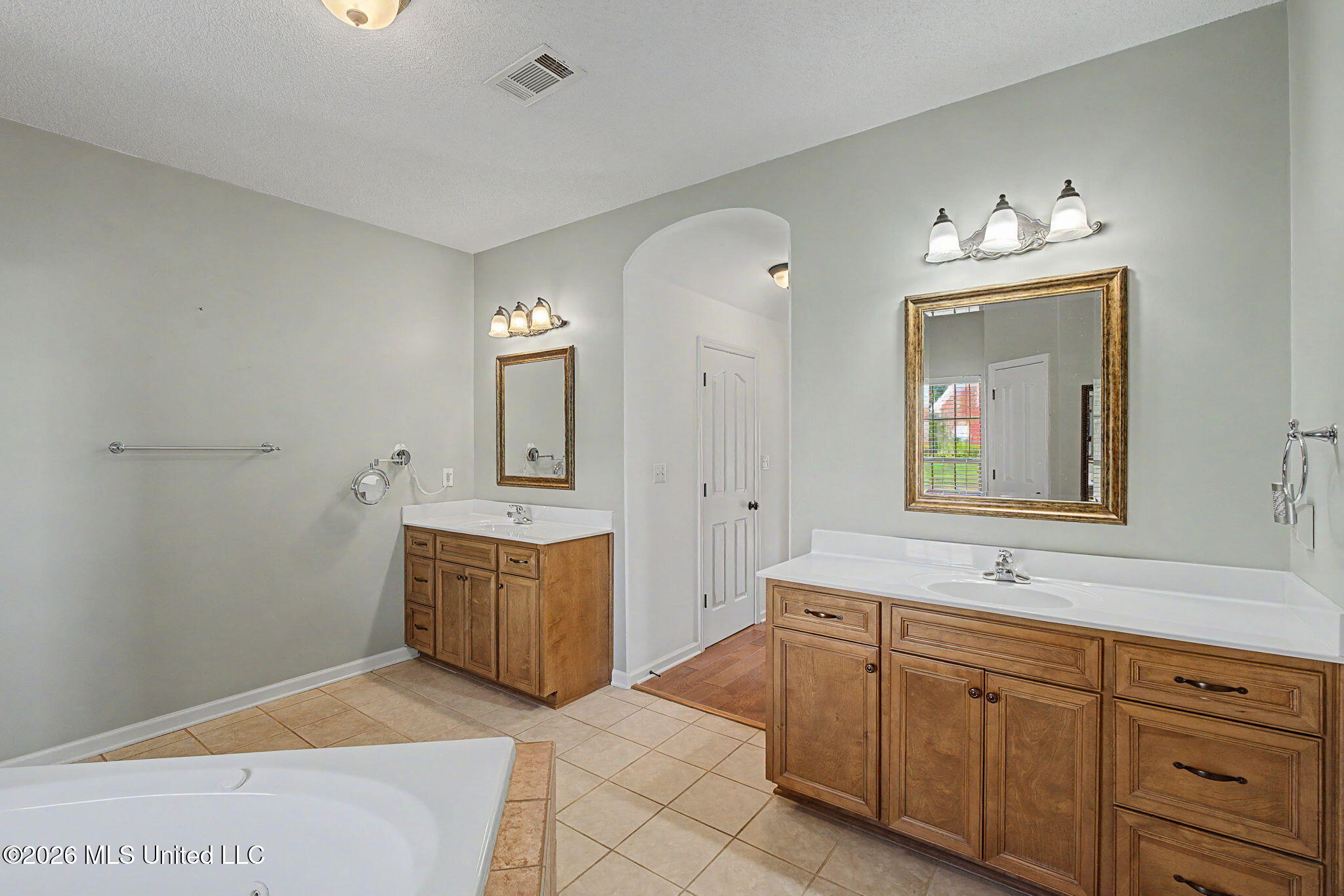932 Gates Street Hernando, MS 38632 - Photo 28 of 54 Double vanities!