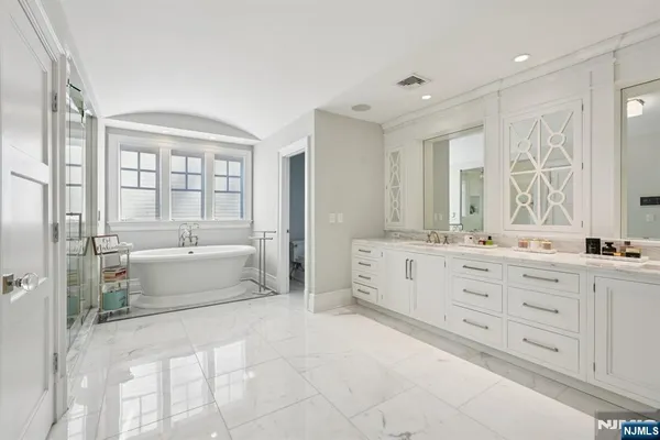 $5,395,000 | 128 Birch Road, Franklin Lakes, NJ 07417