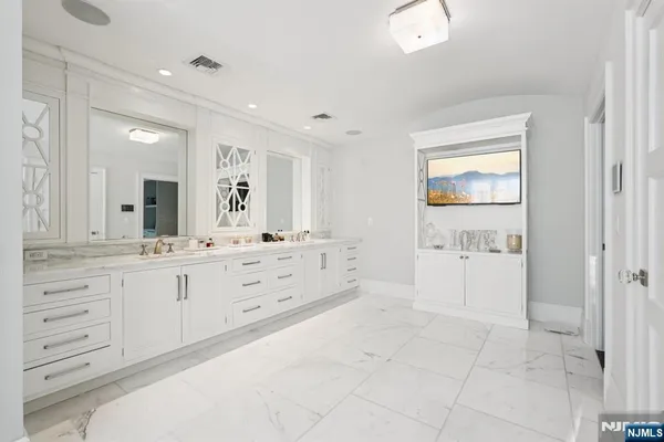 $5,395,000 | 128 Birch Road, Franklin Lakes, NJ 07417