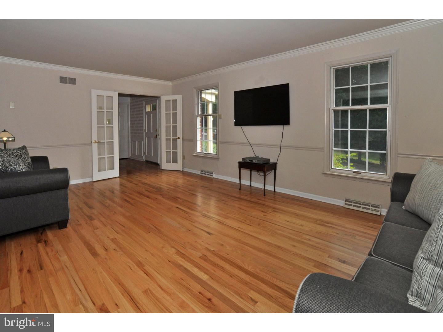 1280 Cox Road Jenkintown, PA 19046 - Photo 4 of 23 Living Room