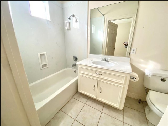 3011 Houston Avenue, Unit B Houston, TX 77009 - Photo 24 of 24 a bathroom with a sink a toilet and a bathtub